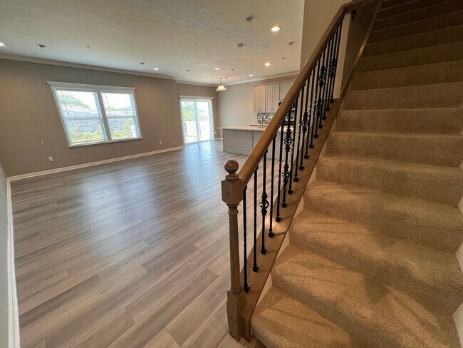 Building Photo - Imperial - 3 Bedroom 2.5 Bathroom - Large ...