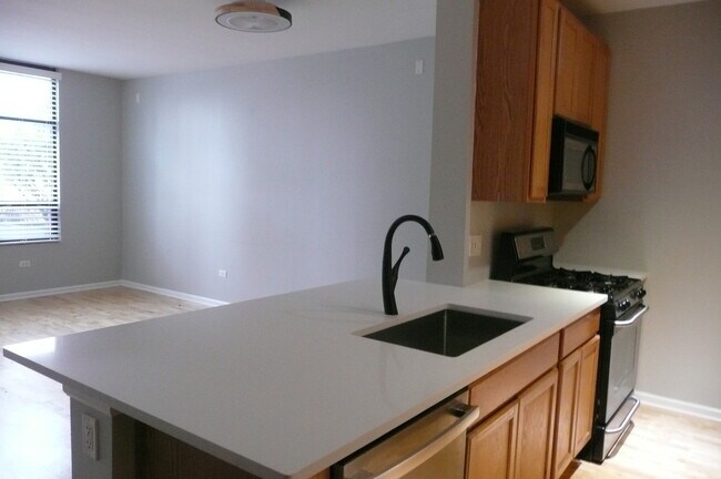 Building Photo - 1255 S State St