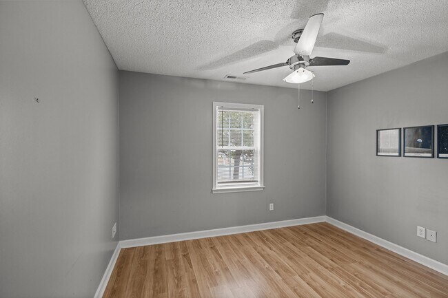 Building Photo - 202 Fairmount Way