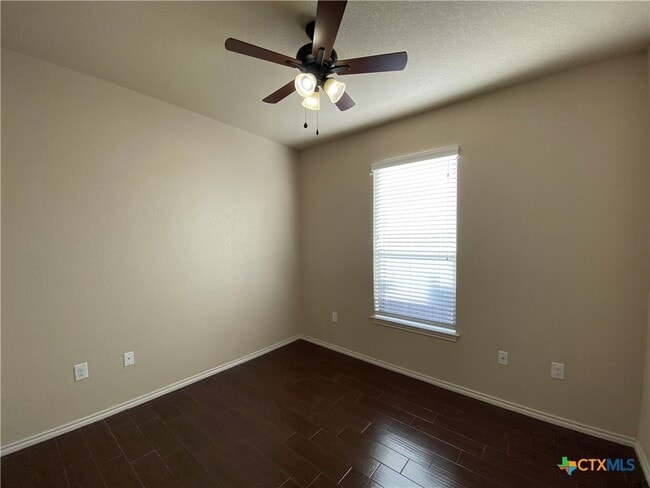 Building Photo - 688 Creekside Cir