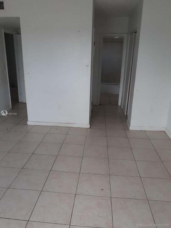 Building Photo - 13285 NE 6th Ave