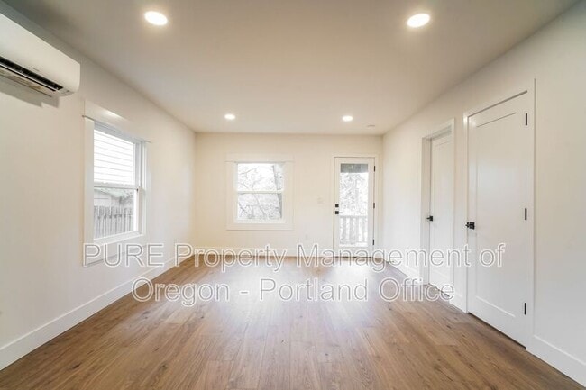 Building Photo - 814 NE 67th Ave