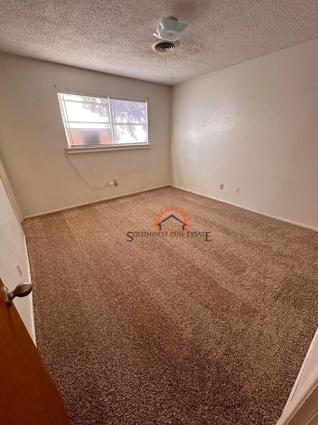 Building Photo - Cute 2 bedroom 2 bath home