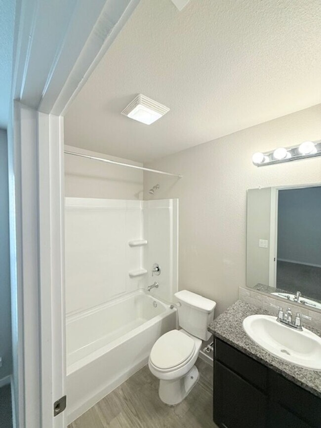 Building Photo - Townhome in Upland Heights!