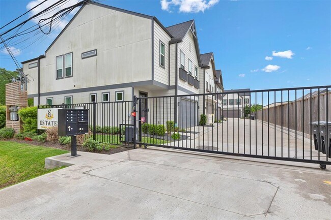 Building Photo - 2609 Paul Quinn St