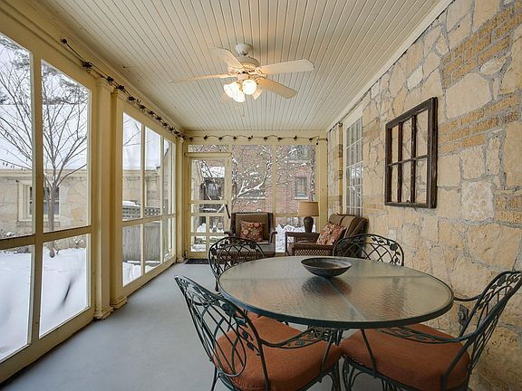 Building Photo - "Charming 3-Bed Home with Granite Elegance...