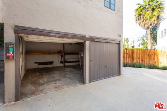 Building Photo - 153 N Arnaz Dr