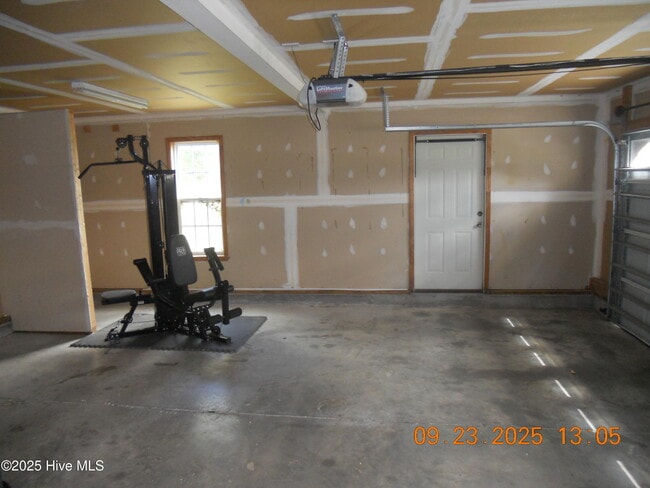 Building Photo - 105 Spring Leaf Ln