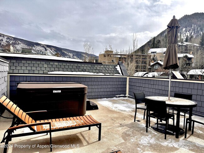 Building Photo - 415 E Dean St