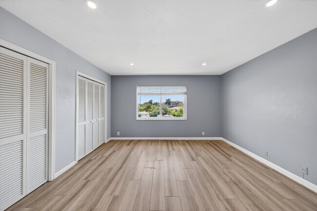 Building Photo - 505 NE 20th Ave