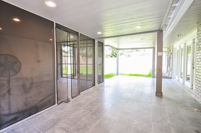 Building Photo - 9606 Highmeadow Dr