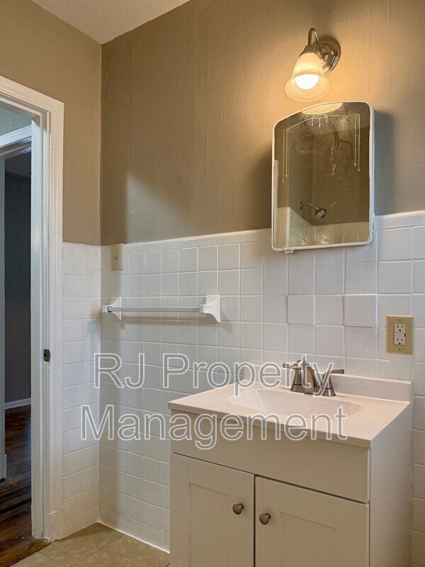 Building Photo - 1336 Wrenwood St