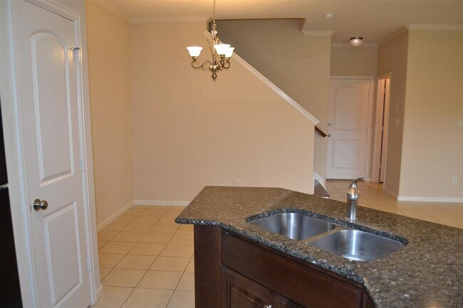 Building Photo - 336 Lazy Ln