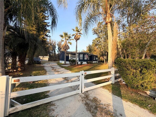 Building Photo - 5195 Countryside Ct