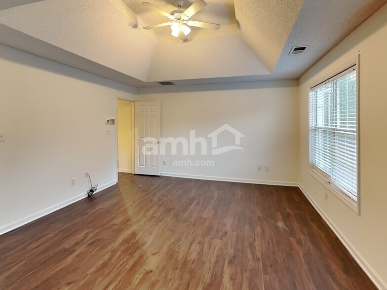 Building Photo - 5705 Wandering Vine Trl SE