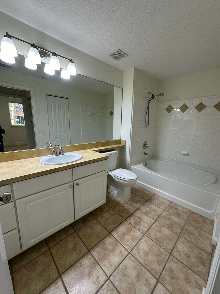 Building Photo - 9873 Baywinds Dr