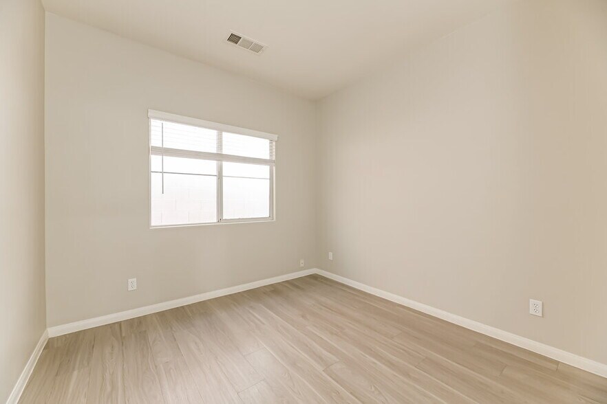 Building Photo - 8690 Country Crossings St