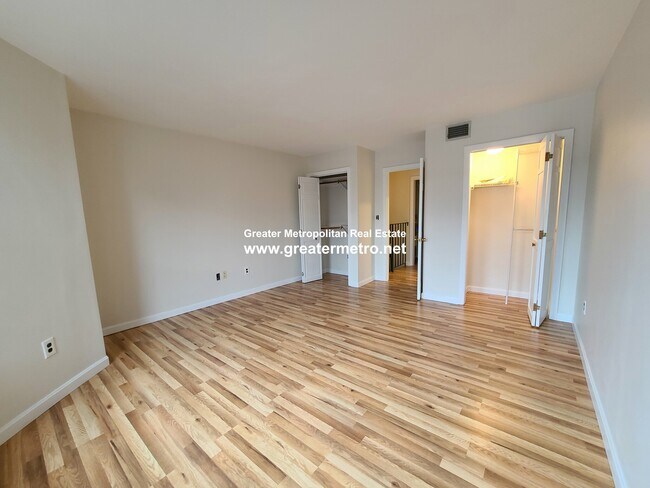 Building Photo - 30 Clark St