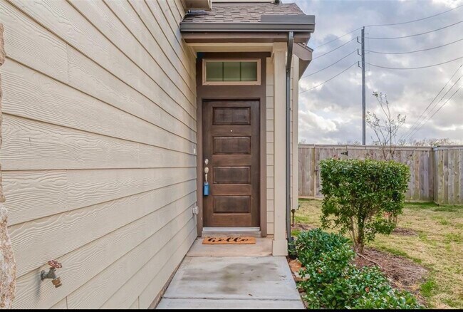 Building Photo - 8700 Laurel Crest Dr