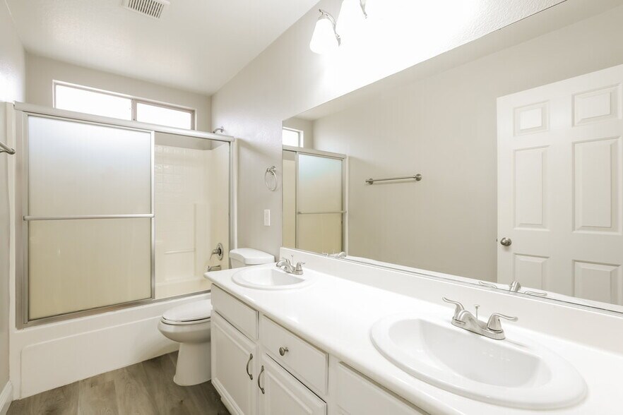 Building Photo - 5544 Grand Rapids St