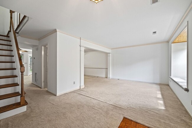 Building Photo - 3203 Gateway Cir
