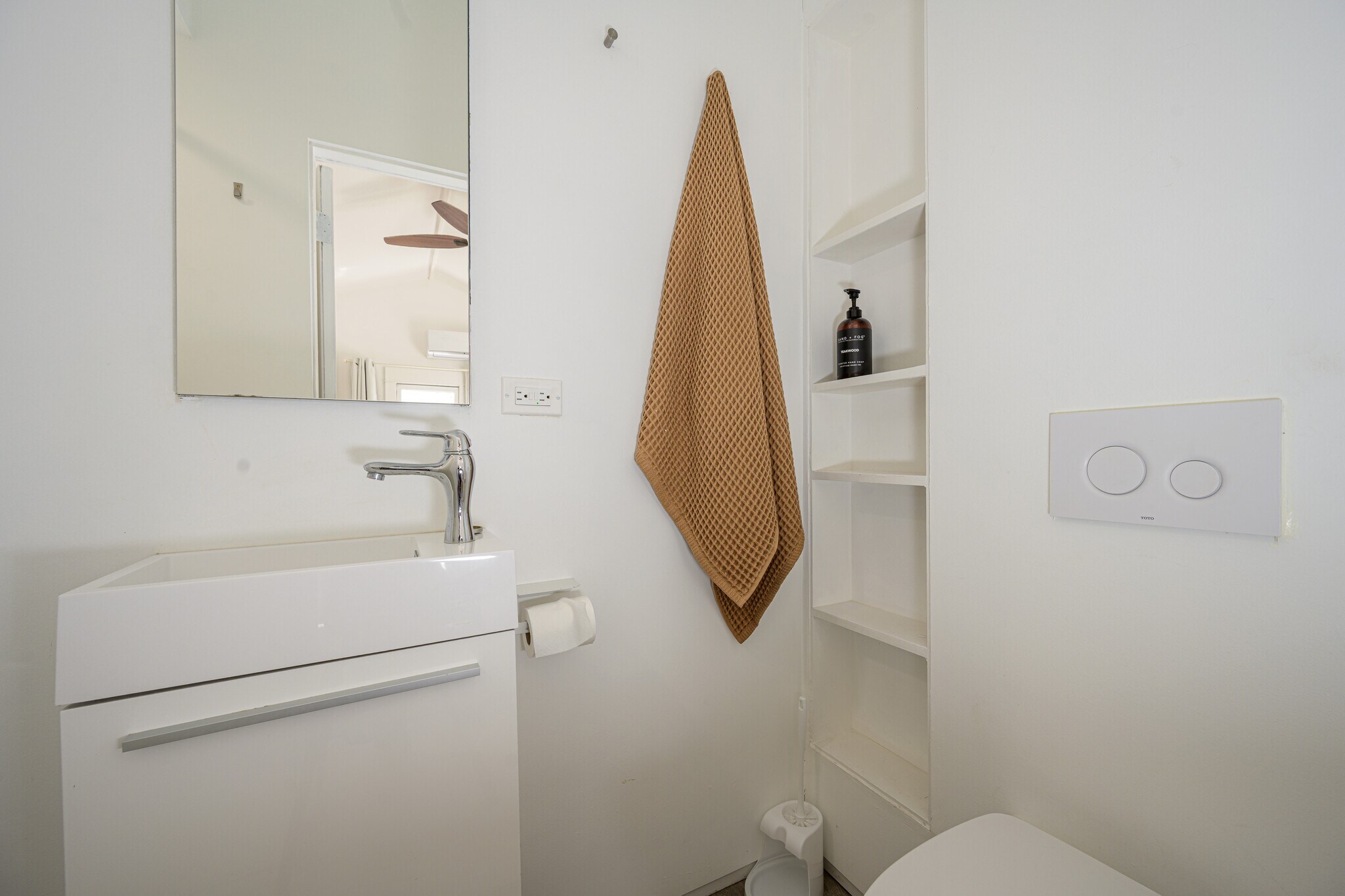 Back house bathroom - 2213 Arizona Ave