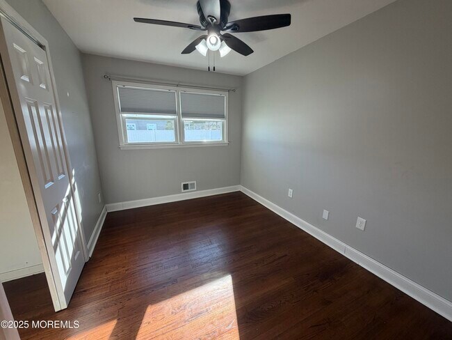 Building Photo - 710 Dow Ave