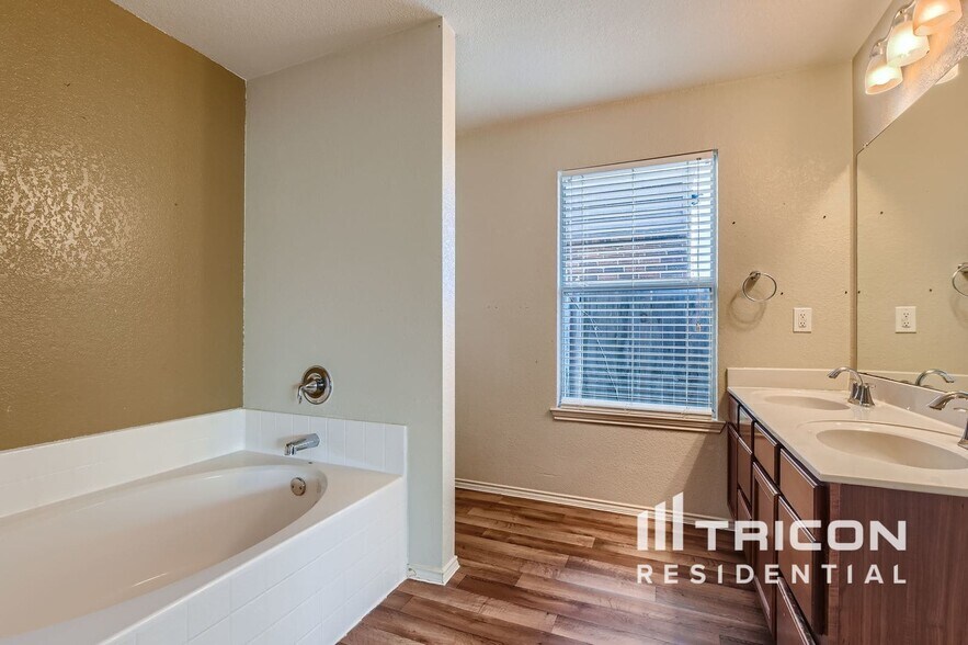 Building Photo - 7156 Little Mohican Dr