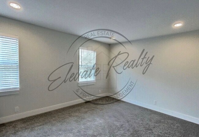 Building Photo - Modern 2-Bedroom Townhome in Clarksville –...