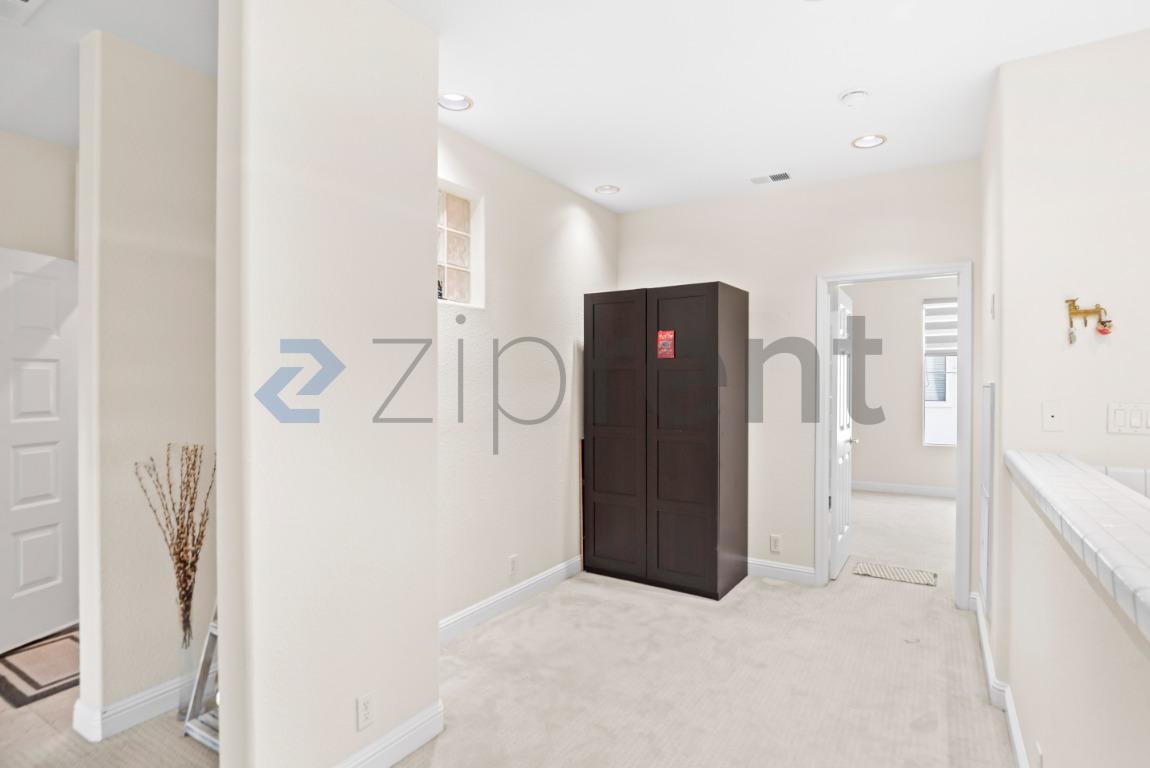 Building Photo - Unit 219