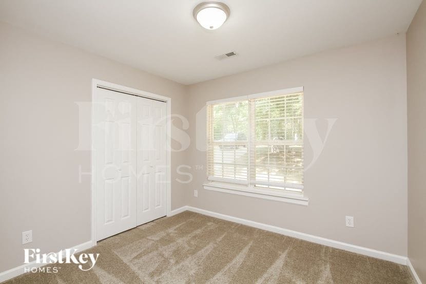 Building Photo - 128 Lismark Dr