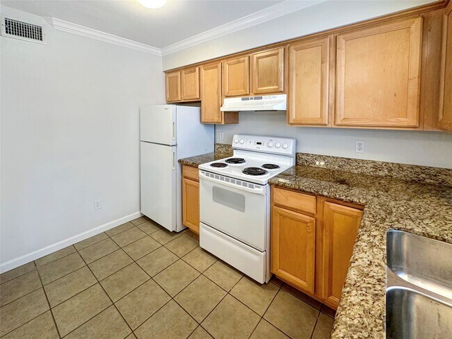 Building Photo - 1520 Yale St