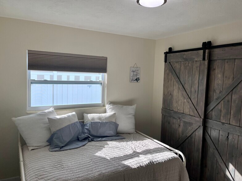 Building Photo - 11325 1st St E