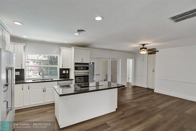 Building Photo - 161 SW 75th Ave
