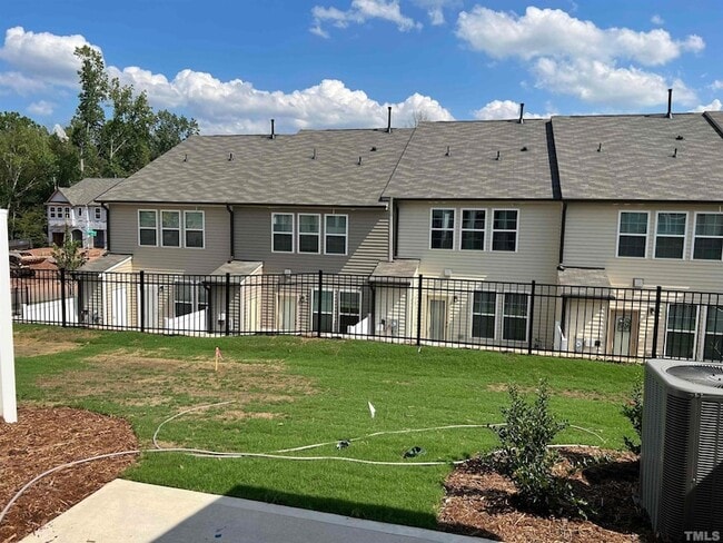 Building Photo - 2007 Nandina Trl