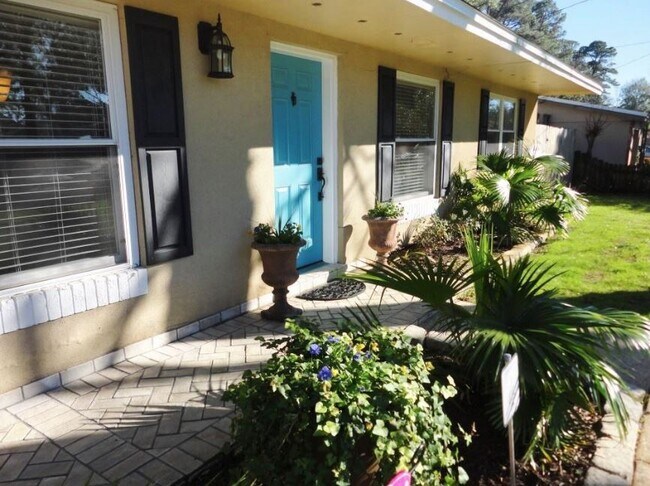 Building Photo - 280 Anderson Dr