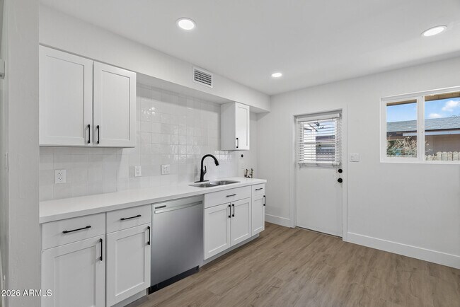 Building Photo - 7802 E Heatherbrae Ave