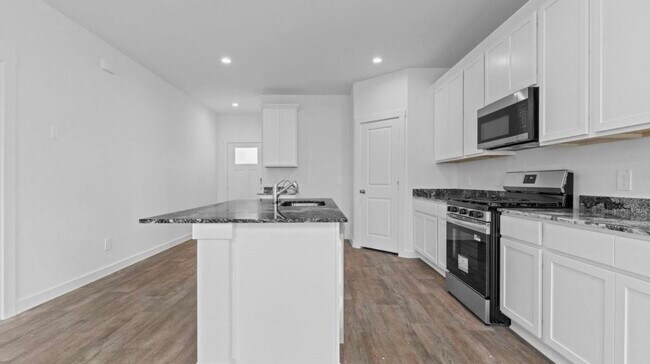 Building Photo - 8051 Marchese Dr