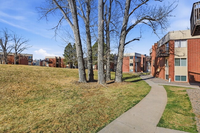 Building Photo - $1,495.95 - 1 Bed, 1 Bath Condo in Denver with In Unit Washer/Dryer and Central AC!