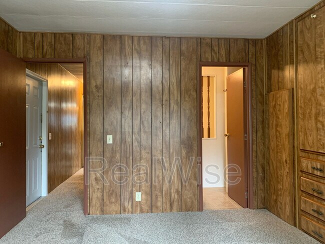 Building Photo - 4620 Redwood Ave