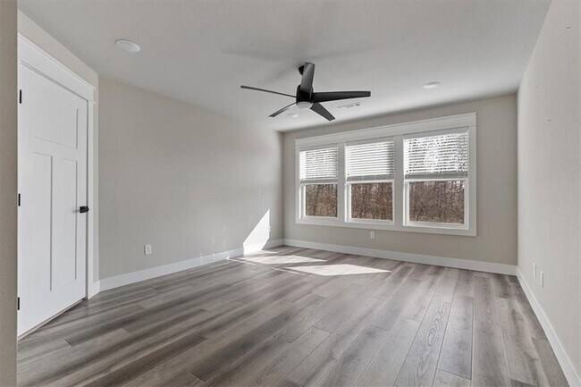 Building Photo - 3 Pickering Dr