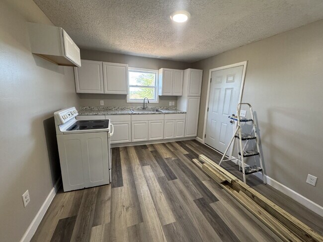 Building Photo - 118 Harrys Dr