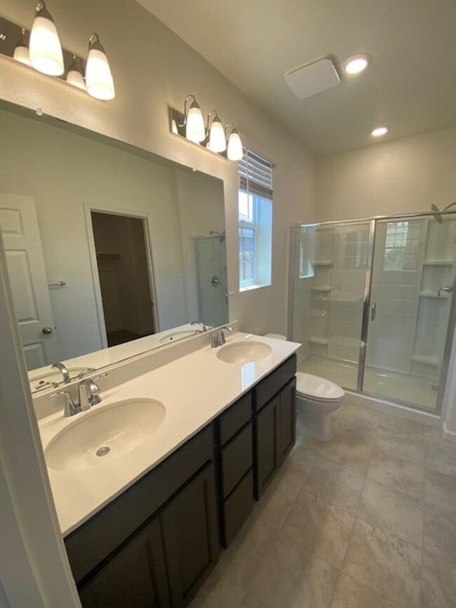 Building Photo - Solar Pet Friendly Single Story Home in Fo...