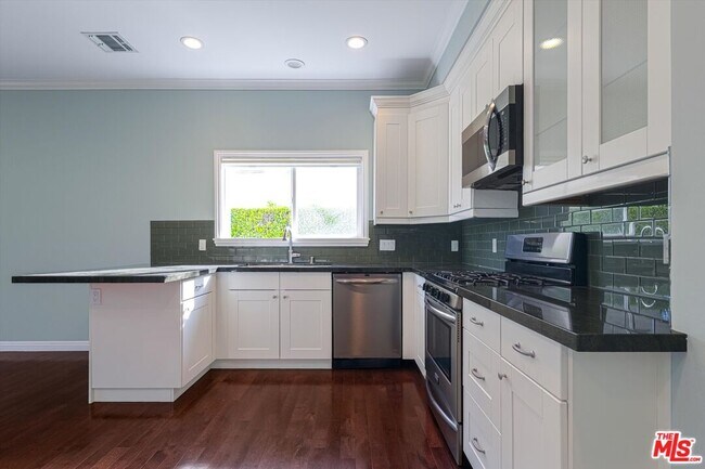 Building Photo - 809 N La Jolla Ave