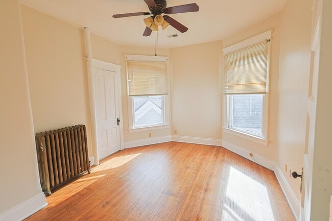 Building Photo - 1322 E Spring St