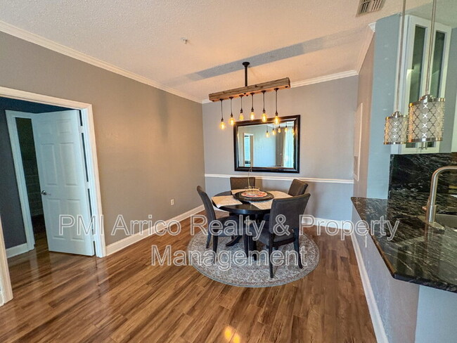 Building Photo - 18001 Richmond Pl Dr