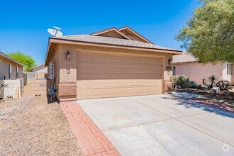 Building Photo - Bright & Airy Tucson Gem with Pool, Solar,...