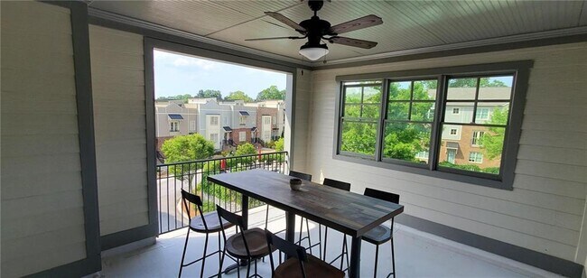 Building Photo - 6076 Cushing Cir