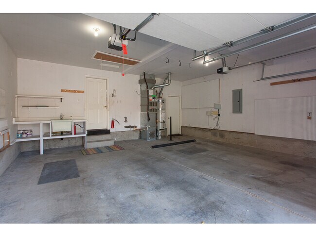 Building Photo - 16090 NW Birdie Ln