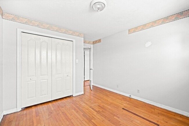 Building Photo - 2741 Clinton Cir
